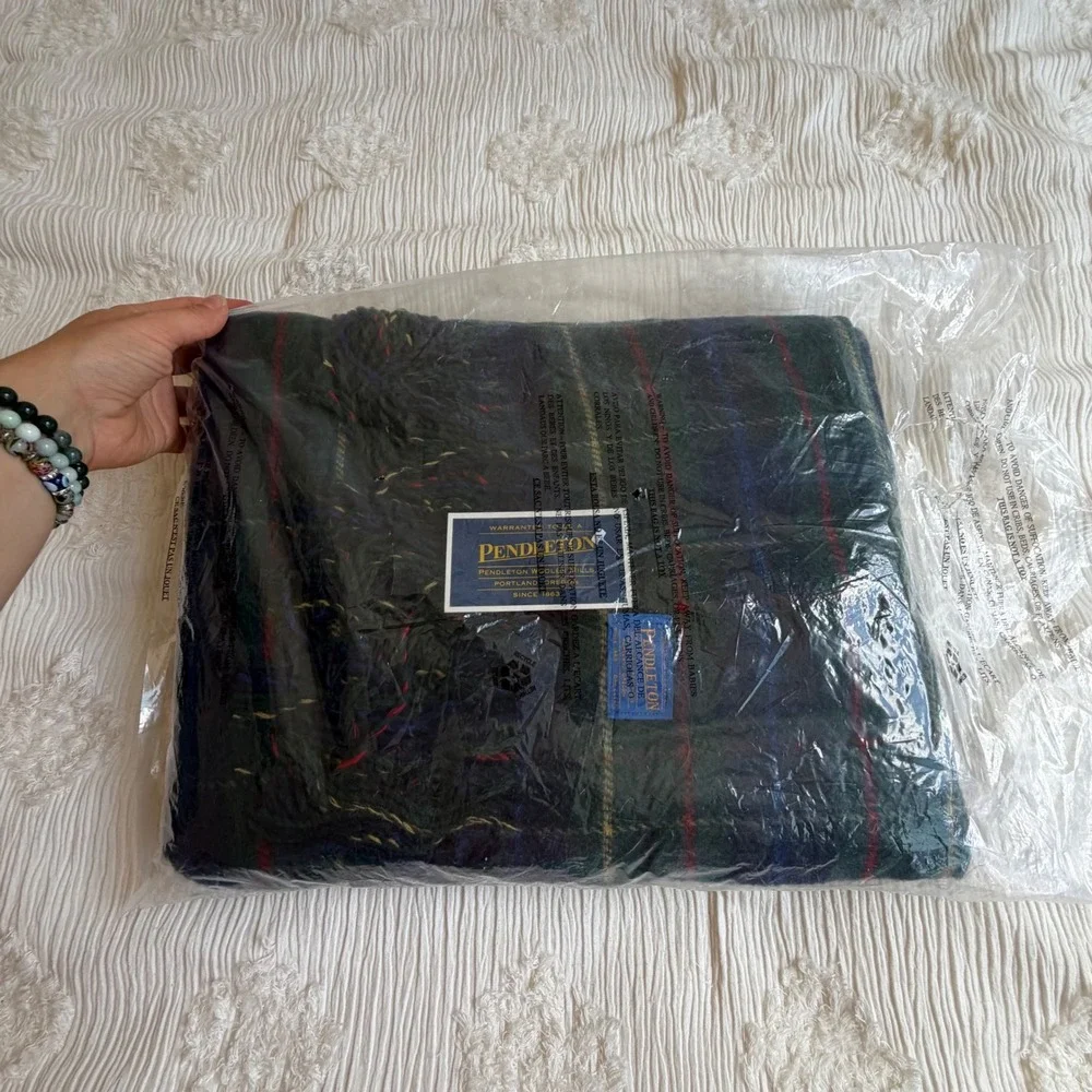 VTG Pendleton Highland Motor Robe Wool Blanket Plaid Green Blue NWT USA